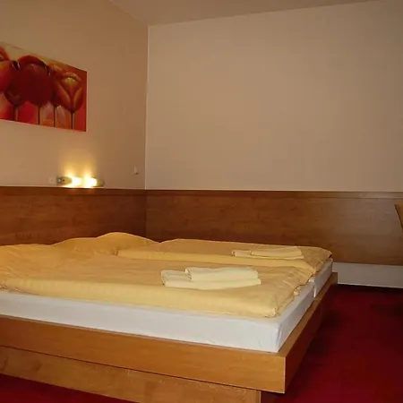 Slovenska 3*